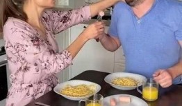 家庭爆料的搞笑视频,爆笑视频里的温馨日常